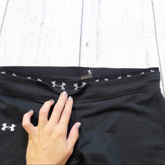 Under Armour black fitted small capris - Picture 4 of 7